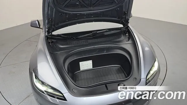 Tesla Model 3 — Фото автомобиля 9