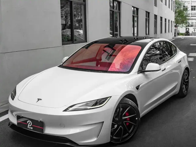 Tesla Model 3 — Фото автомобиля 13