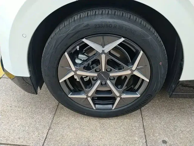 Lynk & Co Z20 — Фото автомобиля 22