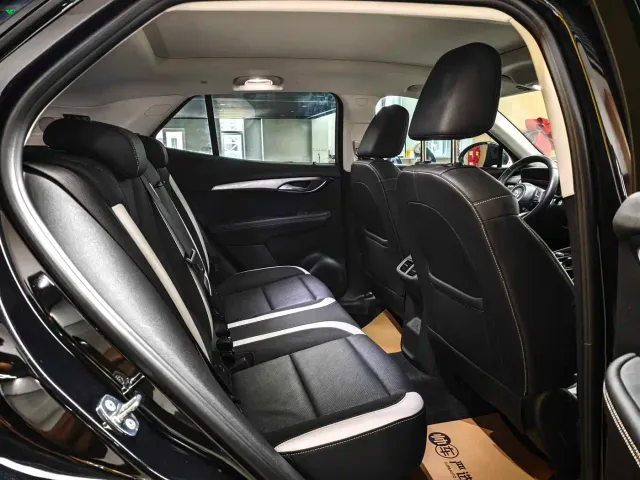 Buick Envision S — Фото автомобиля 10