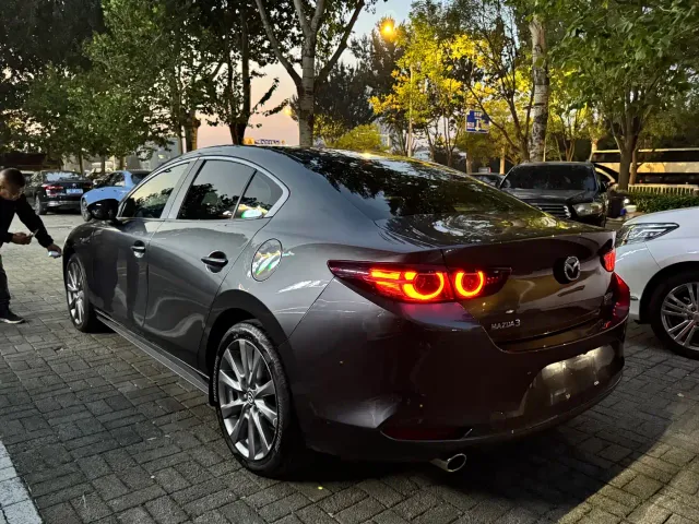 Mazda Axela — Фото автомобиля 4