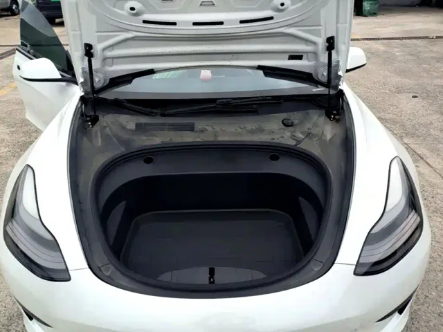 Tesla Model 3 — Фото автомобиля 22