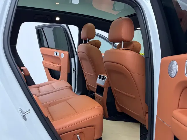 Li Auto L6 — Фото автомобиля 11