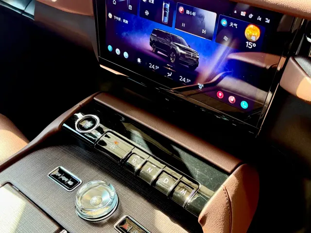 Lincoln Navigator — Фото автомобиля 19