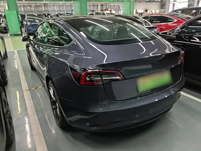 Tesla Model 3 — Фото автомобиля 4