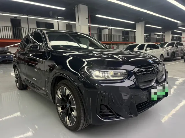 BMW iX3 — Фото автомобиля 3