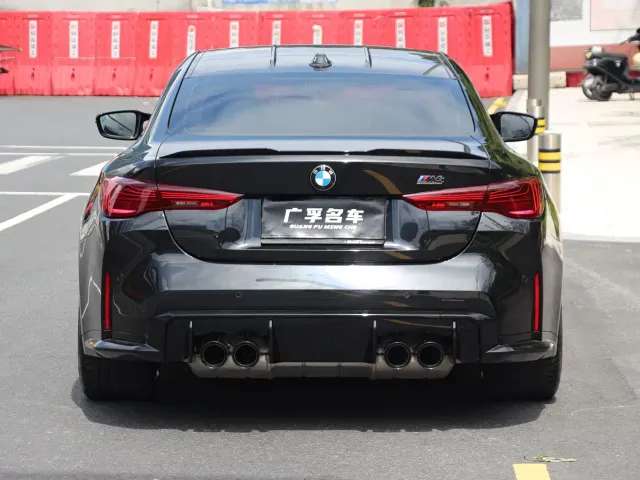 BMW M4 — Фото автомобиля 3