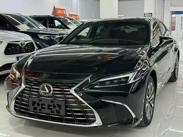 Lexus ES — Фото автомобиля 3