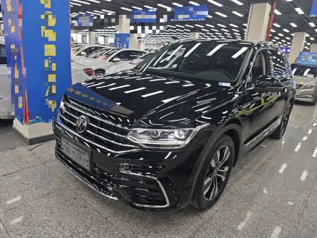 Фотография автомобиля — Volkswagen Tiguan L