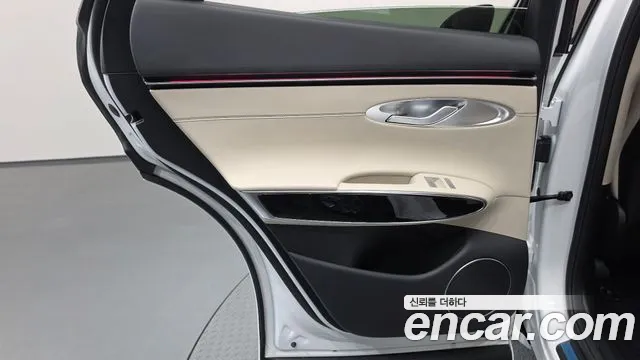 Genesis GV70 — Фото автомобиля 14