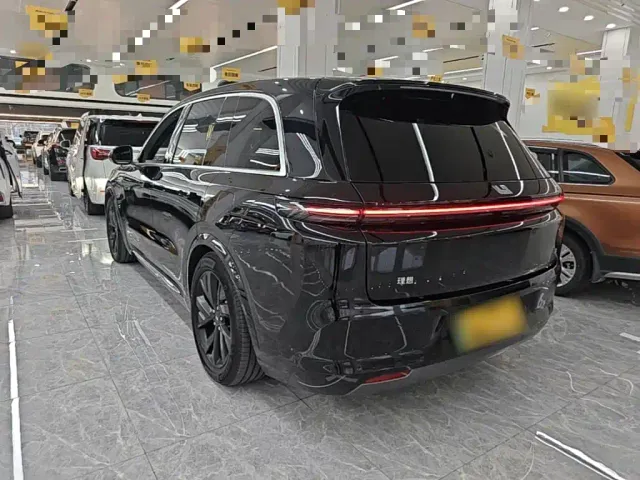 Li Auto L8 — Фото автомобиля 4