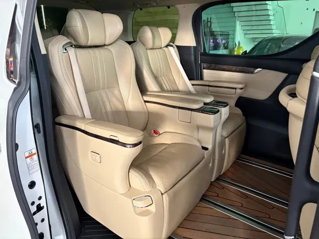 Toyota Vellfire — Фото автомобиля 22