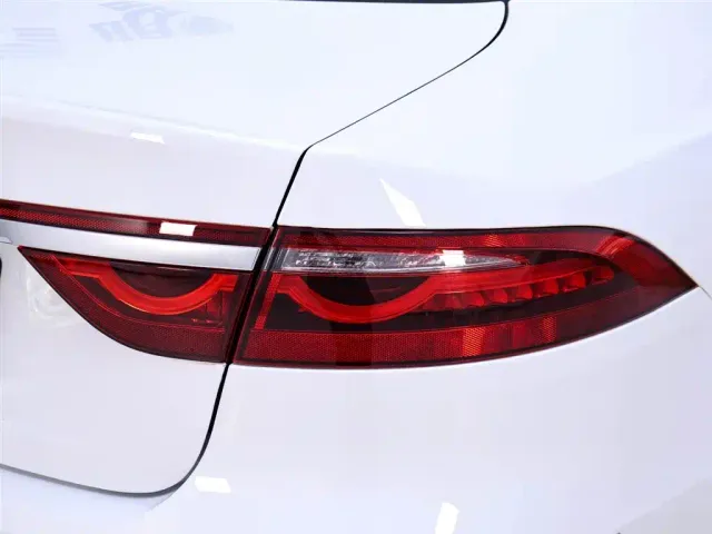 Jaguar XFL — Фото автомобиля 9