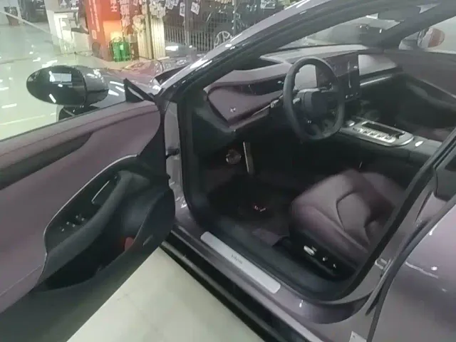 Xiaomi SU7 — Фото автомобиля 15