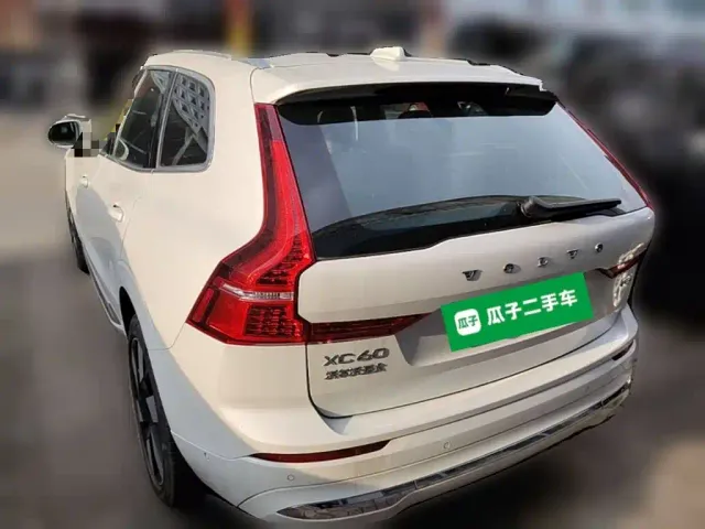 Volvo XC60 — Фото автомобиля 8