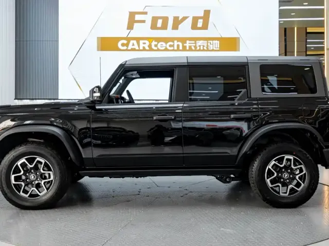 Ford Bronco — Фото автомобиля 3