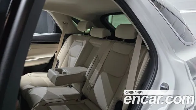 Genesis GV70 — Фото автомобиля 18