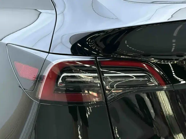Tesla Model Y — Фото автомобиля 8