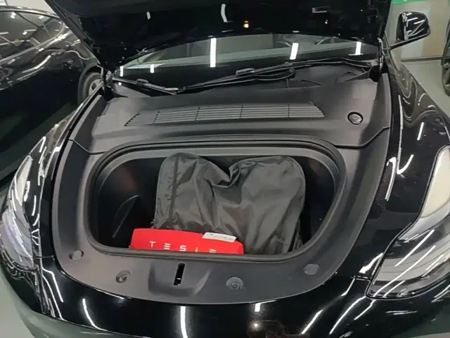 Tesla Model Y — Фото автомобиля 19