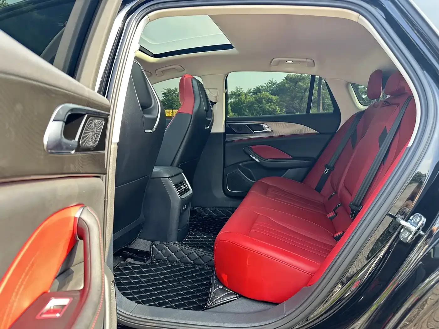 Hongqi Hongqi H6 2025 Model 2.0T Far-Reaching Edition — Фото автомобиля 14