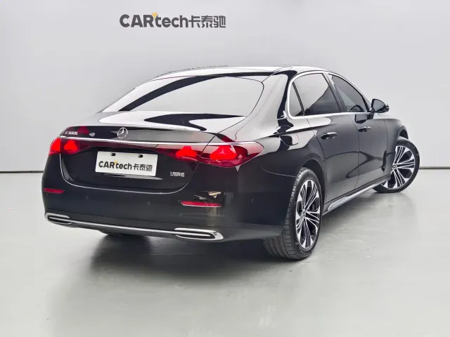 Mercedes-Benz E-Class — Фото автомобиля 3