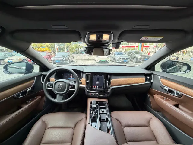Volvo S90 — Фото автомобиля 6