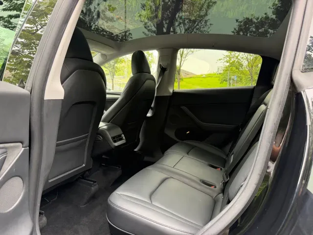 Tesla Model Y — Фото автомобиля 11