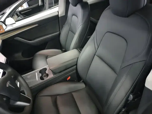 Tesla Model Y — Фото автомобиля 14