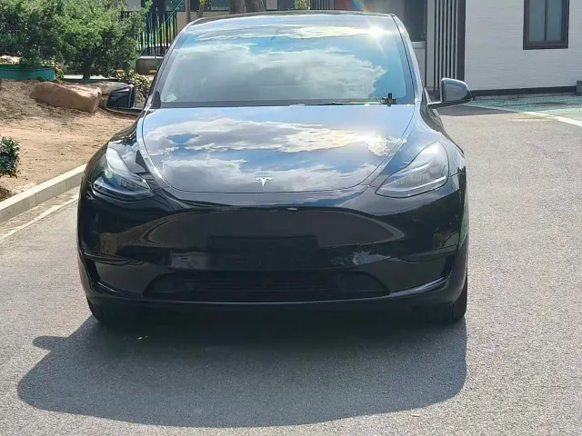 Фотография автомобиля — Tesla Model Y