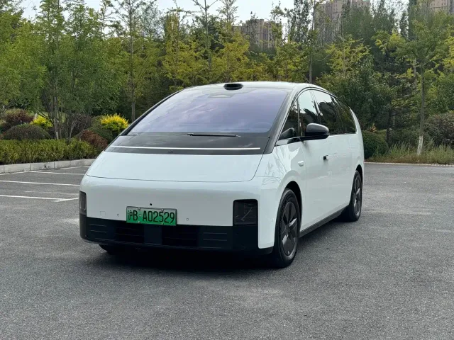 Фотография автомобиля — Li Auto MEGA
