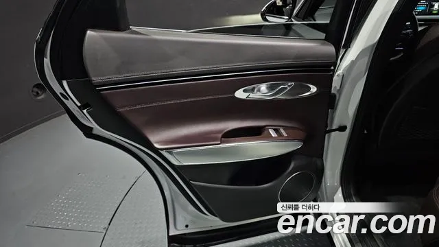 Genesis GV70 — Фото автомобиля 14