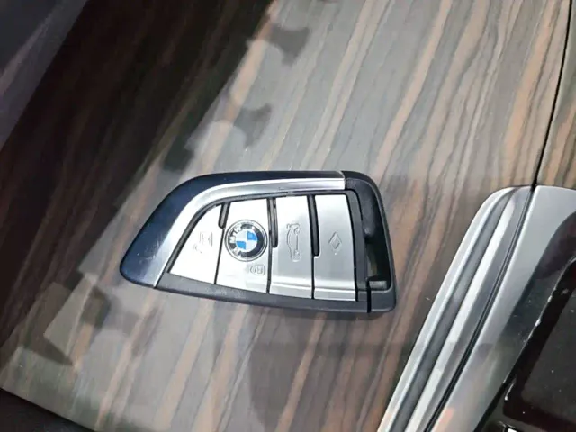 BMW 5 Series — Фото автомобиля 8