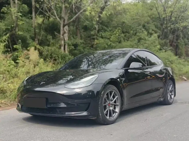 Фотография автомобиля — Tesla Model 3