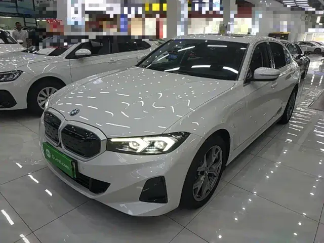 Фотография автомобиля — BMW i3