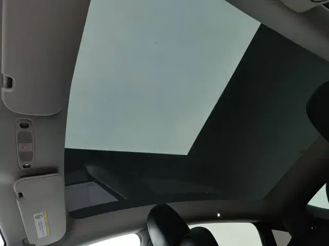 Tesla Model Y — Фото автомобиля 14