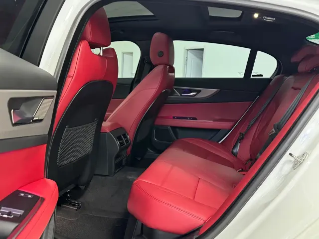 Jaguar XEL — Фото автомобиля 6