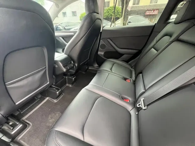Tesla Model Y — Фото автомобиля 8