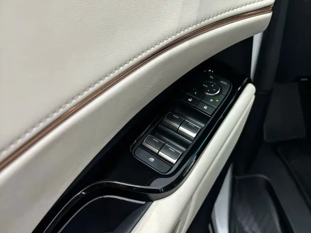 Lexus LM — Фото автомобиля 12
