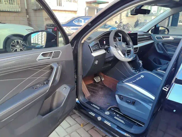 Volkswagen Tiguan L — Фото автомобиля 12