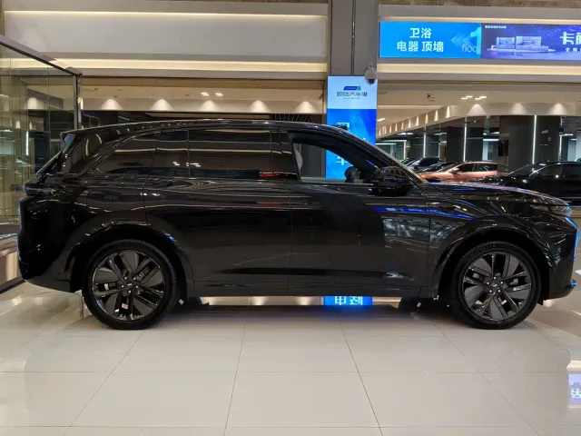 Li Auto L7 — Фото автомобиля 4