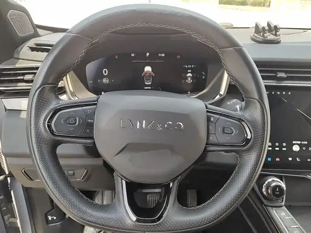 Lynk & Co 01 — Фото автомобиля 6