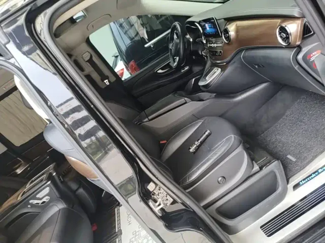 Mercedes-Benz V-Class — Фото автомобиля 24