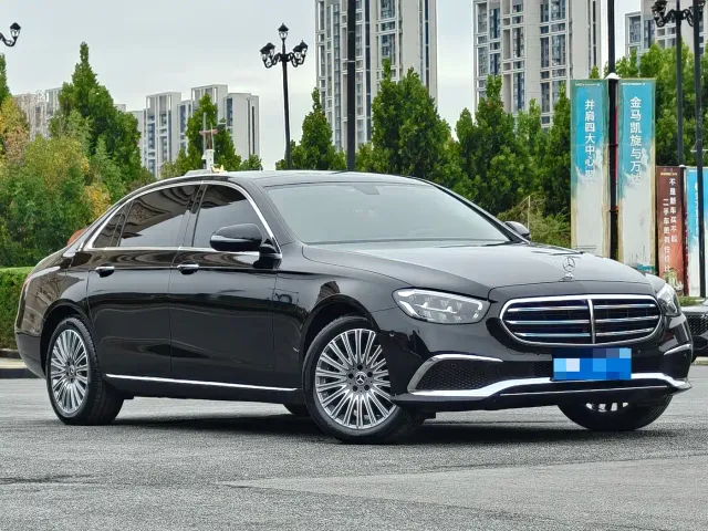 Mercedes-Benz E-Class — Фото автомобиля 3