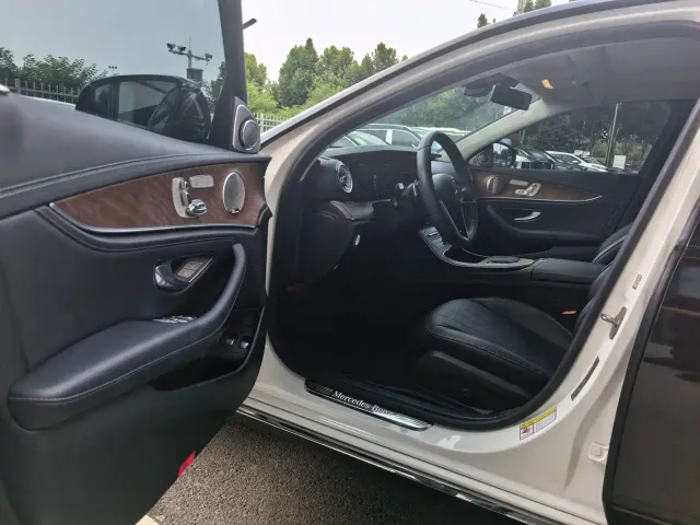 Mercedes-Benz E-Class — Фото автомобиля 7