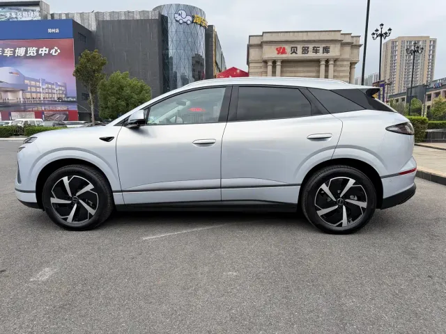 BYD Sealion 06 — Фото автомобиля 8