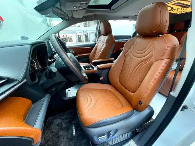 Toyota Sienna — Фото автомобиля 24