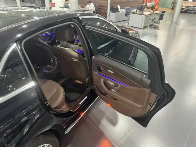 Mercedes-Benz E-Class — Фото автомобиля 18