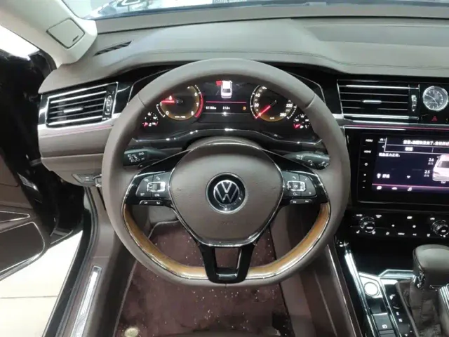 Volkswagen Phideon — Фото автомобиля 10