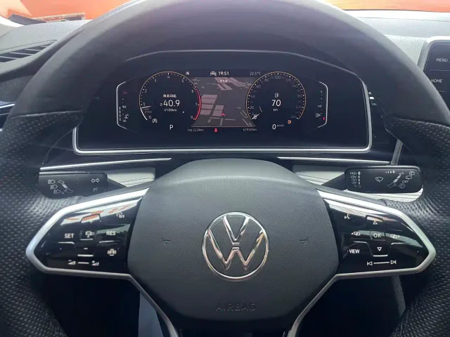 Volkswagen Tiguan L — Фото автомобиля 11