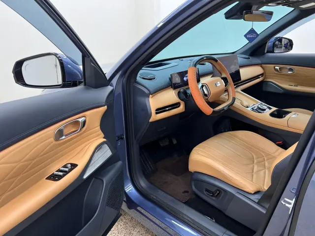 Geely Galaxy Starship 7 EM-i — Фото автомобиля 13